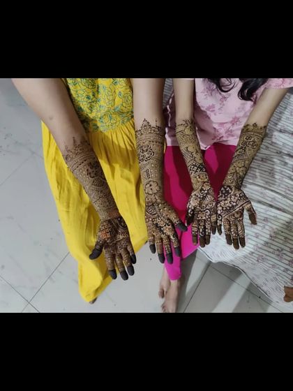 Humera and Shahista Roshan - Bridal Mehendi Traditional Bridal Designs photo 32