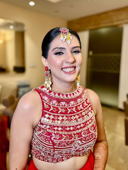 Elegant Engagement & Pre-Wedding Looks photo 6