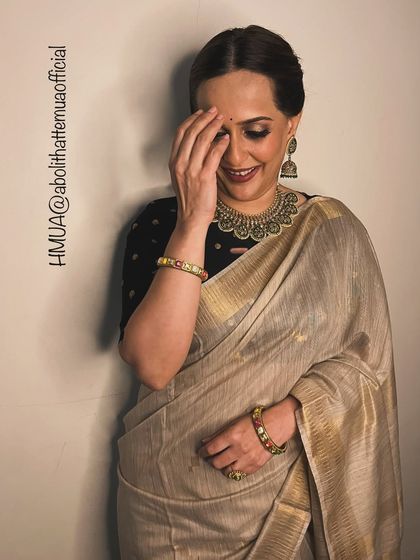A happy, candid moment with Rashmi. Her smile shows how comfortable and beautiful she feels in this timeless look.
