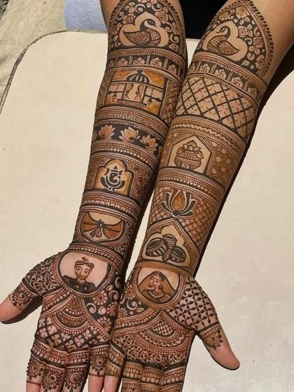 This design combines portraits of the bride and groom with auspicious symbols like Ganesha, Om, and a kalash for a blessed start.