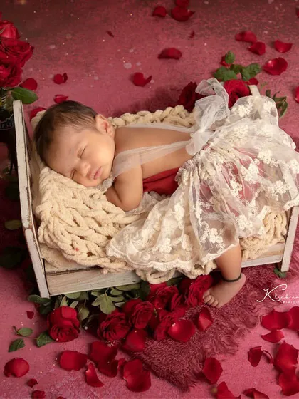 A classic portrait surrounded by a bed of red roses. This session was all about capturing pure romance and love, using rich colors and soft textures to create a truly stunning and elegant image.