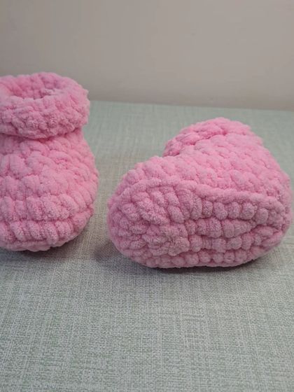 For ultimate coziness, I make these booties from super-soft, velvety chenille yarn. This pink pair is unisex and incredibly warm.