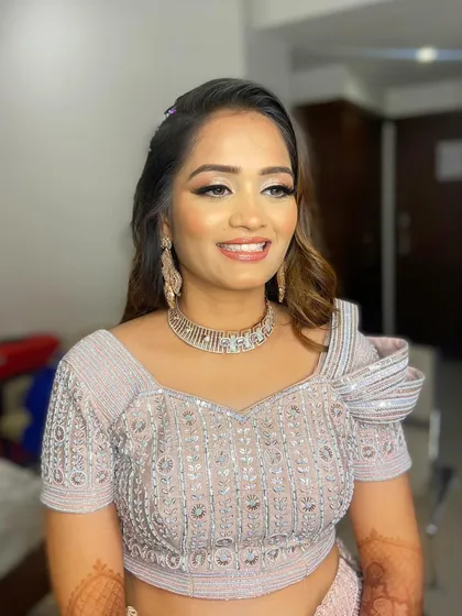 Pooja looking glamorous and ready to light up the dance floor.