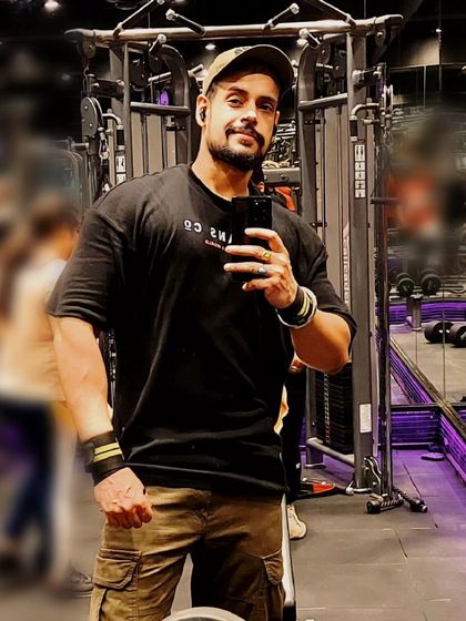 A quick gym selfie to track progress. Staying fit is a lifestyle, and I encourage my clients to enjoy the journey and celebrate their hard-earned results.