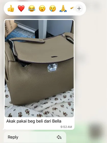 A customer sending a photo of her using the Linde bag she bought from me. It's so great to see the items being enjoyed.