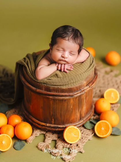 The final result of the citrus-themed bucket pose, showing how props and color can create a fresh and unique portrait.