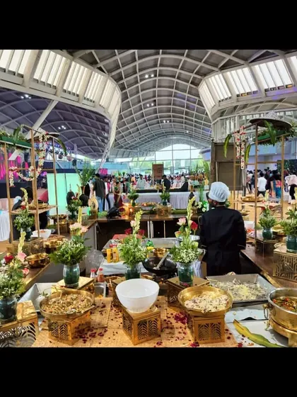 A special and elaborate salad counter we set up at the CIDCO Exhibition Centre. This grand setup shows our capability to cater for large-scale exhibitions and events.