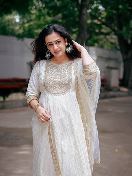 For her TV show, I styled Spruha Varad in this beautiful white Anarkali with gold embroidery. It's a classic, graceful look that is perfect for the screen.