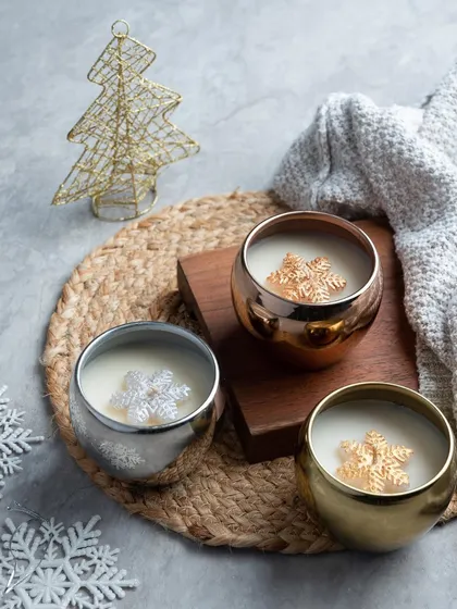 A beautiful shot of the metallic pot candles. The reflective surfaces look so magical in the glow of Christmas lights.