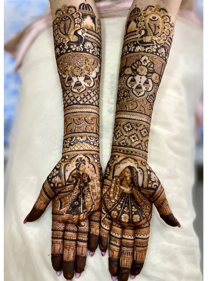 A close-up of a bridal design featuring lovely portraits of the couple on their wedding day. The detail in their outfits and expressions makes this a truly special and memorable piece of art.