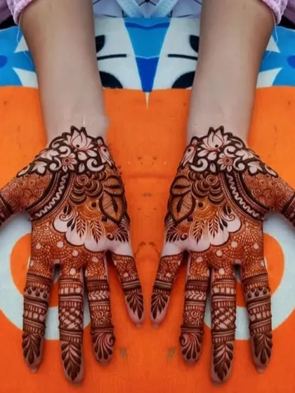 This symmetrical design features a large lotus motif on the back of each hand, a symbol of purity and beauty.