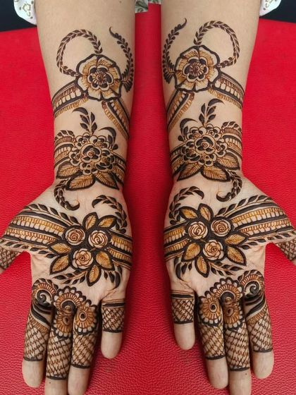 Intricate Bridal Mehndi photo 14
