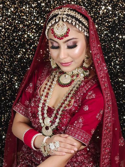 A bride wearing a heavy, layered American Diamond set with her red lehenga. A glamorous choice for a reception.
