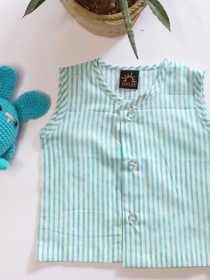 This striped jhabla is a classic and timeless piece for any newborn. The simple design and soft fabric make it a practical and comfortable choice for everyday wear.