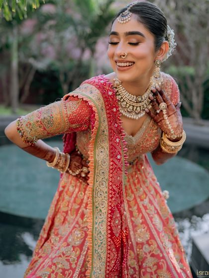 A happy, candid moment by the pool. We always encourage our couples to have fun during their photoshoots, which results in natural and joyful pictures like this one.