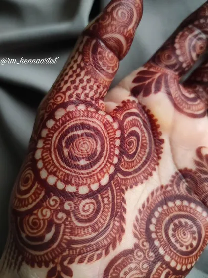 I can't get enough of this stain. The circular patterns are so clear and the colour is a beautiful deep maroon.