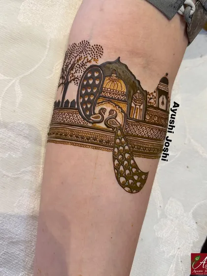 The initial stage of an armband, showing a beautiful scene with a peacock in a royal garden setting.