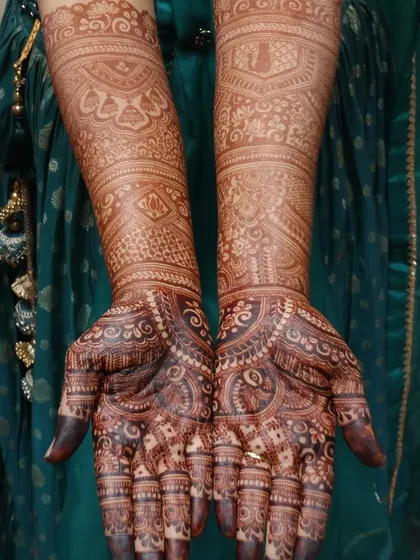 The beautiful, mature stain of an engagement mehendi, showing how the design's details remain sharp.