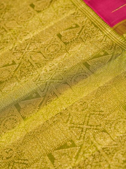 A close-up of the intricate brocade work on the green border, a testament to our weavers' skill.