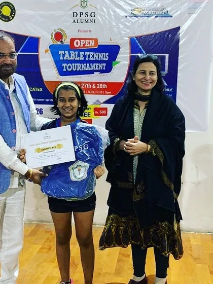 Varya receiving her prize at the DSG Open Tournament. Moments like these are a huge motivation for all our players and a reward for their discipline and training.