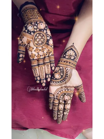 A full view of the mother's Diwali mehendi, featuring teddy bears in the central mandala.