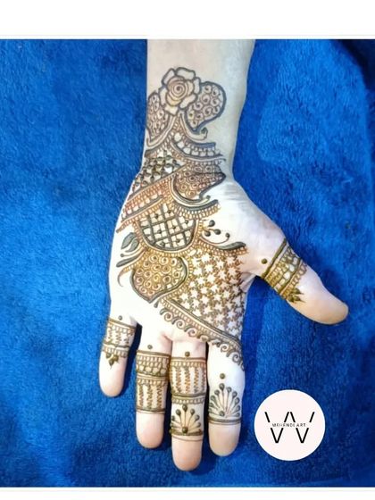 An elegant Arabic-style design.