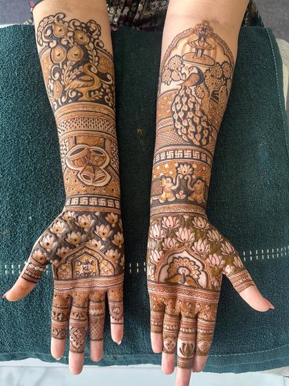 Intricate Bridal Mehendi photo 32
