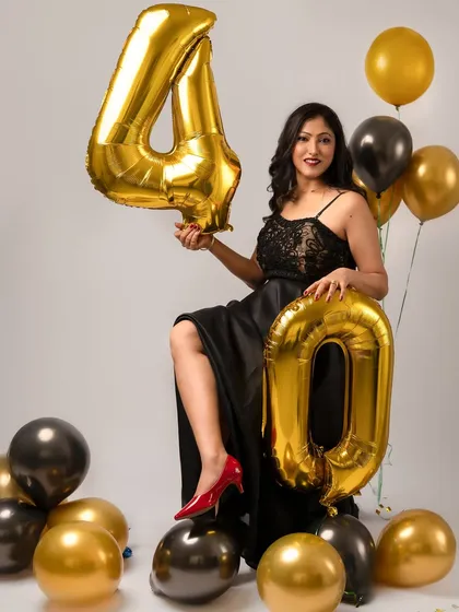 Another fabulous look from her 40th birthday celebration. The black and gold theme with balloons creates a chic and festive atmosphere, perfect for a milestone photoshoot.