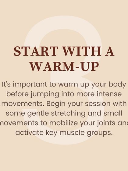 Essential tip: Start with a warm-up. Gentle stretching and small movements mobilize your joints and prepare your body for more intense work.