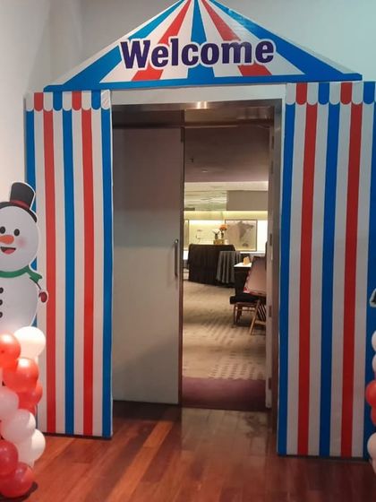 Custom Backdrops, Entrances & Props photo 14