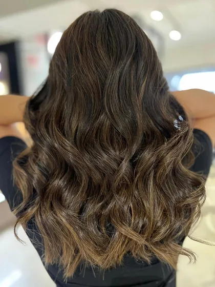 This two-tone classic highlight blend is a great example of a hair color transformation. The before and after is stunning.