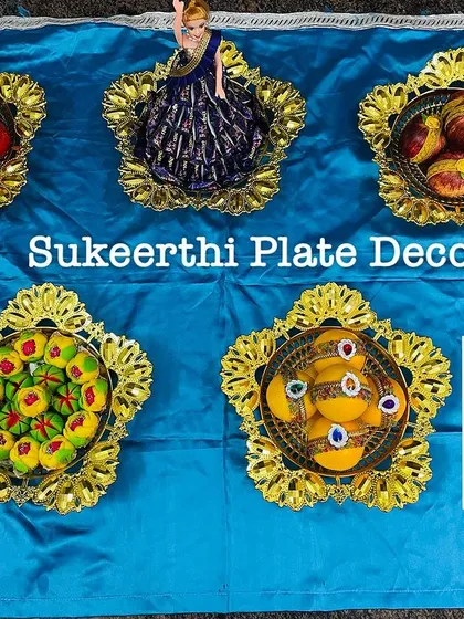 A set of five star-shaped golden plates with a matching doll. This is a great option for a smaller, more focused display of key seer items.