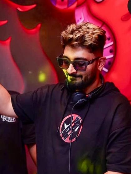 A thumbs-up for the great energy at Tipsy Bull.