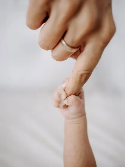 Sometimes, the smallest details hold the biggest love. This close-up of a newborn's hand gripping a parent's finger is a powerful reminder of that brand-new, unbreakable bond we aim to capture in our newborn lifestyle photography.