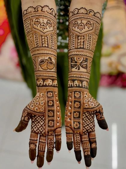 A beautiful design with doli and elephant motifs.