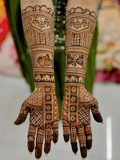 A beautiful design with doli and elephant motifs.