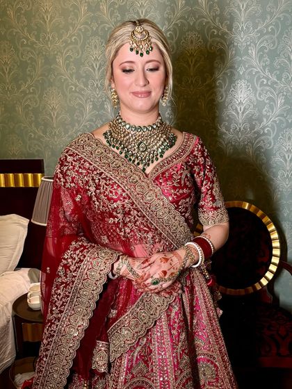 Another beautiful shot of Vanessa's bridal look. The soft eye makeup and natural lip colour pair perfectly with her magnificent jewellery.
