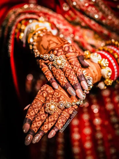 The final stain is everything. This stunning close-up shows the rich, dark color of my natural henna paste after it has fully developed, beautifully complementing the bride's jewelry.