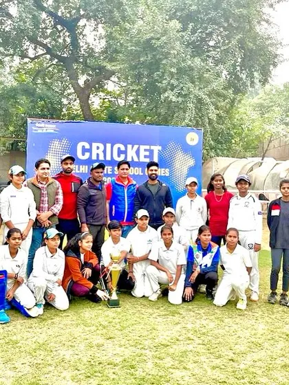 The full U-19 girls team with their trophy from the Delhi State School Games.