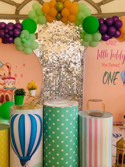 A still image of the 'Little Teddy' setup with the sequin wall.
