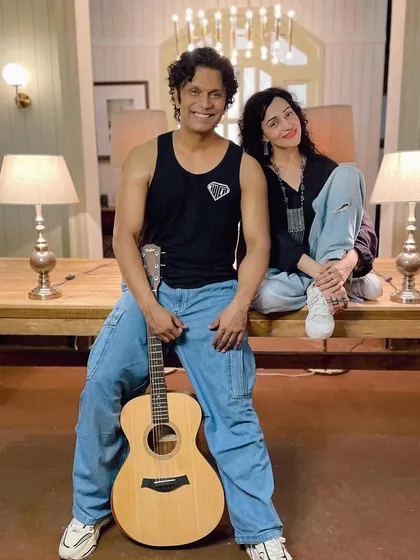 Behind the scenes with my darling Vasudha Sharma, shooting for our "Just Duet" acoustic series. We have so much fun creating these raw, classic covers together.