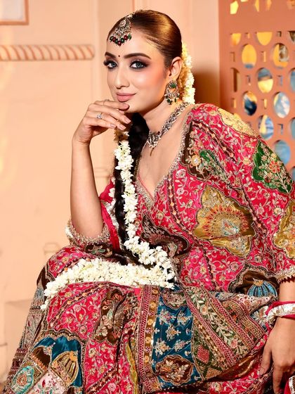 I am obsessed with this look. The combination of the intricate outfit, traditional jewelry, and bold eye makeup is just perfect.