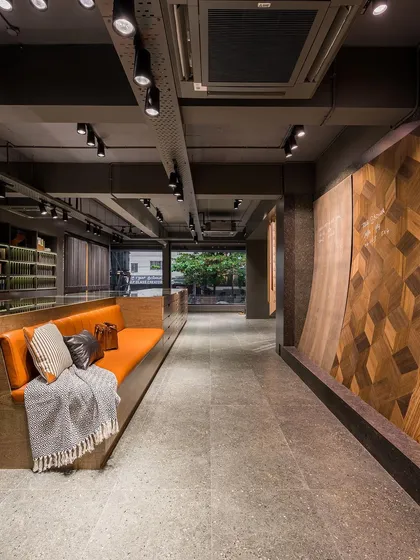 The long corridor of the showroom is designed like a gallery, with beautiful displays on either side.