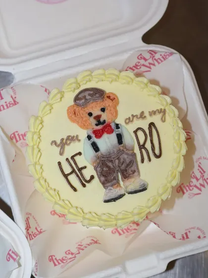 An unbearably cute teddy bear lunchbox cake for the dad who is your hero. This was part of our limited edition Father's Day collection.