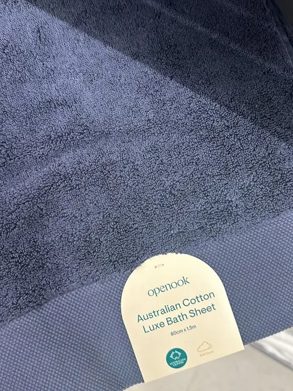 This deep navy blue bath sheet is another colour from the Australian Openook collection. The rich colour stays vibrant, and the cotton is incredibly plush and absorbent.