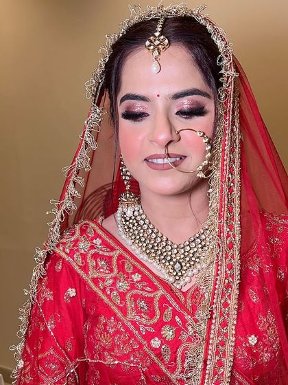 A beautiful, happy bride with glittery eyes and a soft smile. This look is perfect for the bride who wants to feel glamorous yet comfortable on her wedding day.