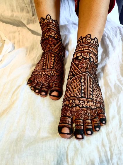 Bridal Feet & Leg Designs photo 3