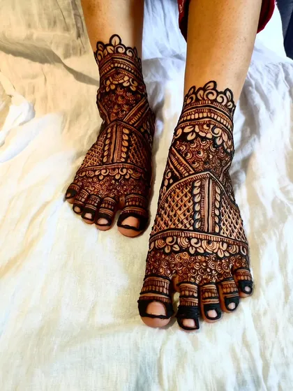 A full-coverage bridal foot design with dense, traditional Indian patterns.