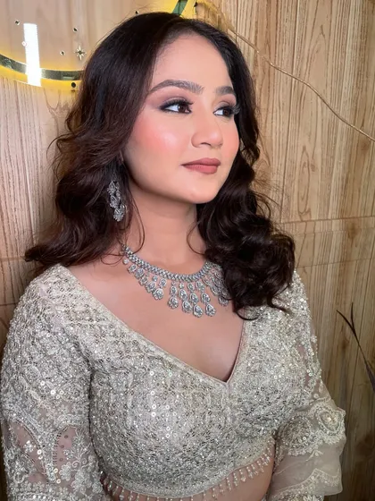 Another angle of this soft glam look, showing the beautiful contouring and highlighting.