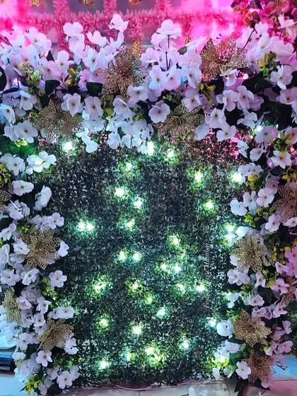 This illuminated floral frame is a modern and stylish decor piece, perfect for placing behind an idol or as a photo booth backdrop.